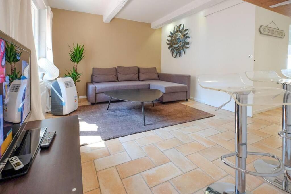 Appartement Centre Ville St Maxime, Plage A Pied Сен Максим Екстериор снимка