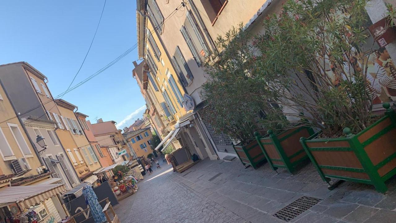 Appartement Centre Ville St Maxime, Plage A Pied Сен Максим Екстериор снимка